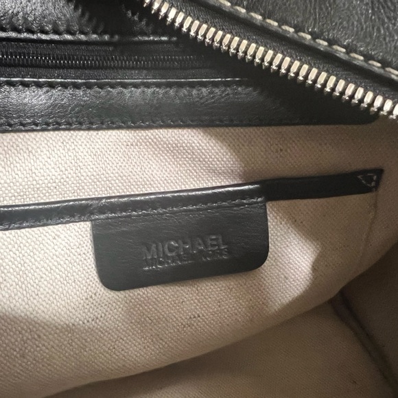 Black leather Michael Kors Purse - Picture 6 of 7